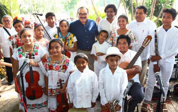 Estudiantes de Yucatán preservan la festividad del Hanal Pixán