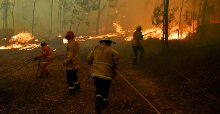 Temperaturas récord se extienden incendios al sur de Australia