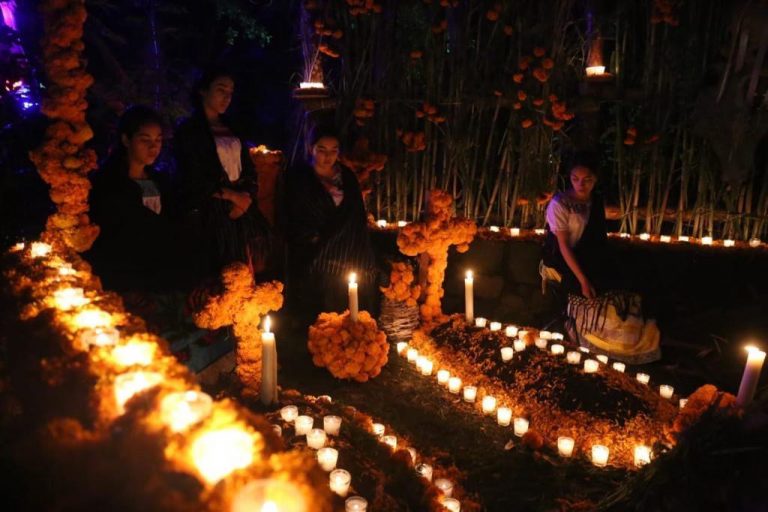 Atrae ritual de Noche de Muertos a 203 mil en Michoacán