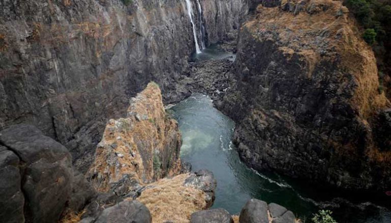 Sequía en África deja a cataratas de Victoria con apenas gotas de agua