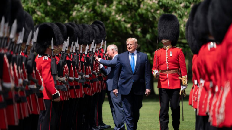 Aprovecha Trump visita a Londres para recaudar fondos de campaña