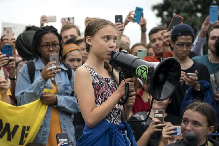 Greta Thunberg pide escuchar historias de jóvenes ambientalistas