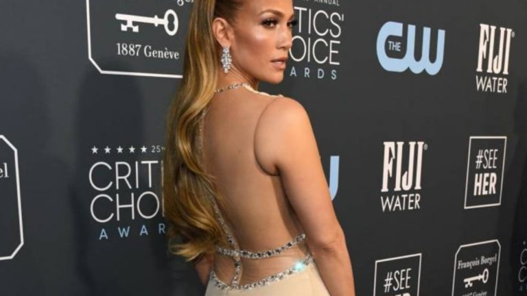 JLo desafía censura de Instagram al aparecer desnuda promocionando su nueva música