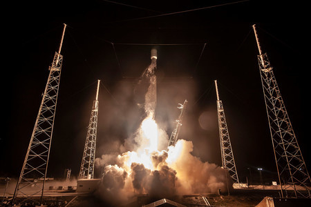 SpaceX expande red de satélites Starlink, logra récord de reuso con cohete Falcon 9