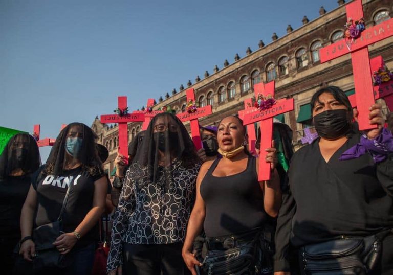 Feministas protestan contra desapariciones y violencia de género en México