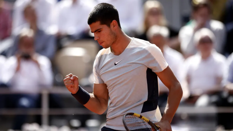 Alcaraz se prueba con Wawrinka en su aterrizaje en Wimbledon