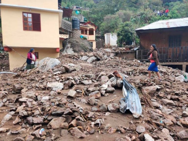 Once muertos y 33 desaparecidos por huracán Agatha en el sur de México