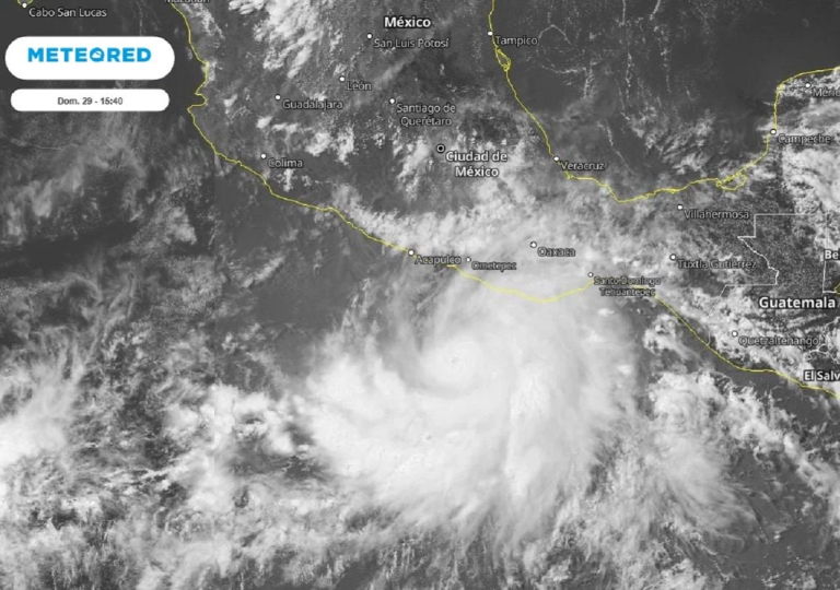 Bonnie se intensifica a huracán en el Pacífico de México